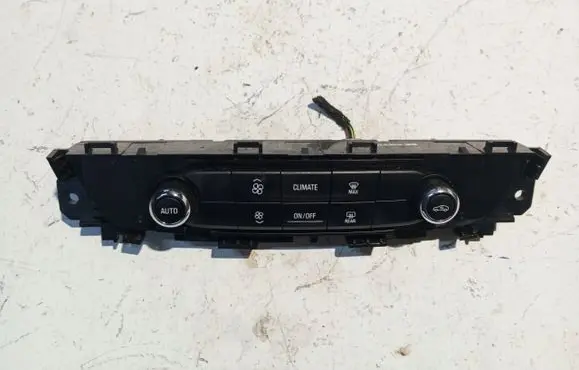Opel Insignia B Central console control unit 39113537