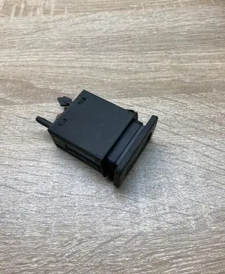 Volkswagen Golf IV Windscreen/window heater switch 1J0959621C