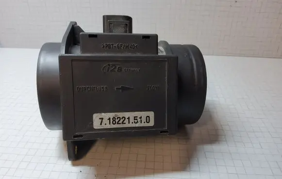 Volkswagen Golf IV Mass air flow meter 718221510