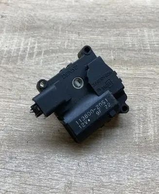 Toyota Avensis T250 Air flap motor/actuator 1138002051