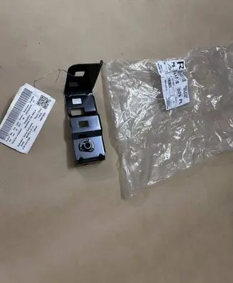 Renault Master III Fender mounting bracket 622359227R