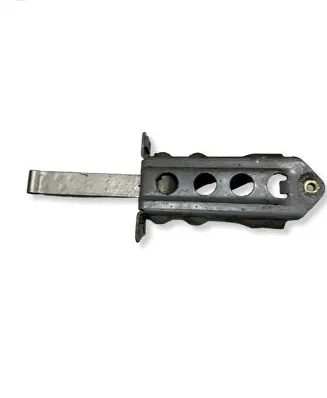 Mercedes-Benz S W126 Front door check strap stopper 