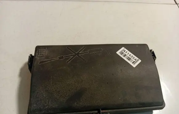 Opel Insignia A Fuse box cover 13222784