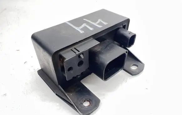Mercedes-Benz E W211 Glow plug pre-heat relay 0285454032