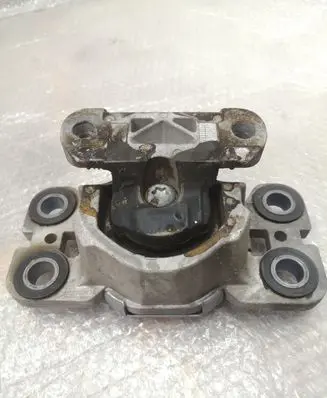 Volvo S60 Engine mount bracket 31316875