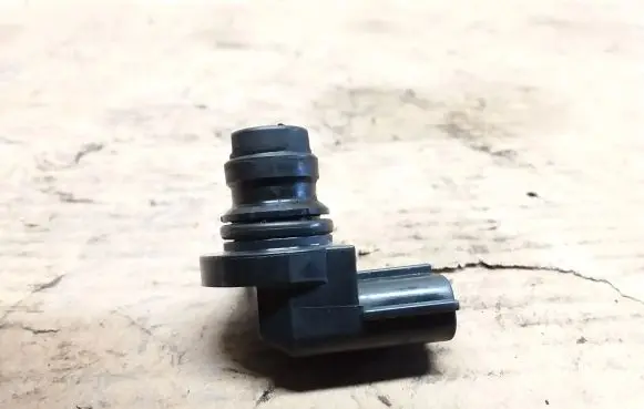Volvo V70 Camshaft position sensor 8658495