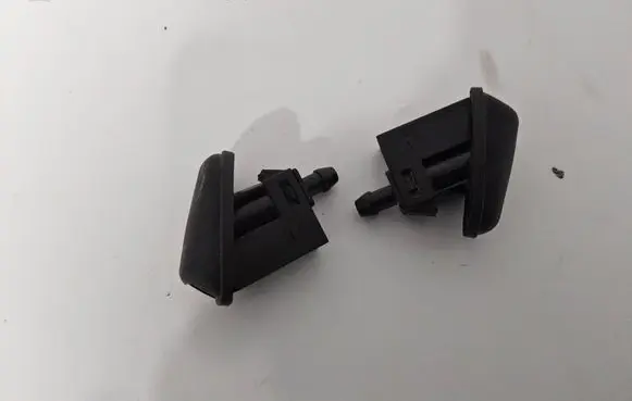 Windshield washer spray nozzle