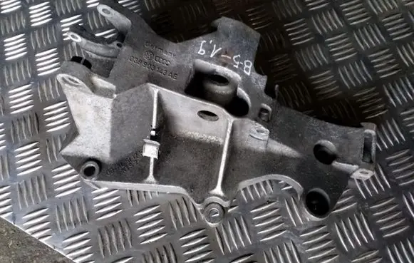 Volkswagen PASSAT B5 Engine mounting bracket
