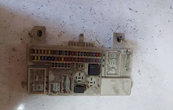 Volvo S40 Fuse module 8690719