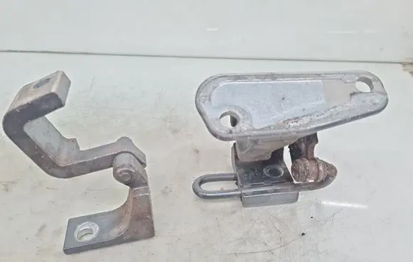 Volkswagen Transporter - Caravelle T5 Front door hinge set 7H0831412A