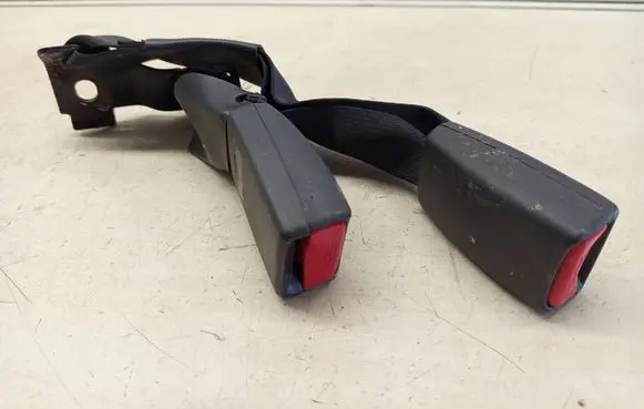 Toyota Avensis T250 Rear seatbelt 