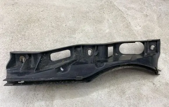 Front bumper mounting bracket