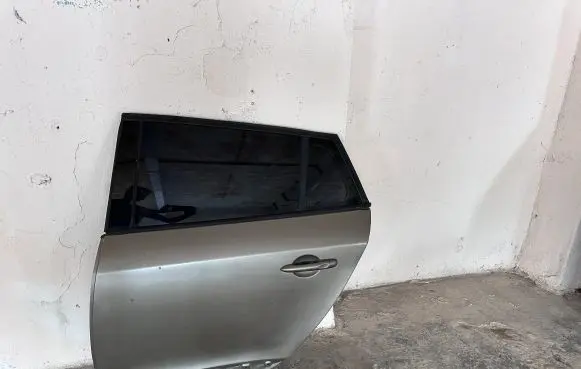 Renault Megane III Front door