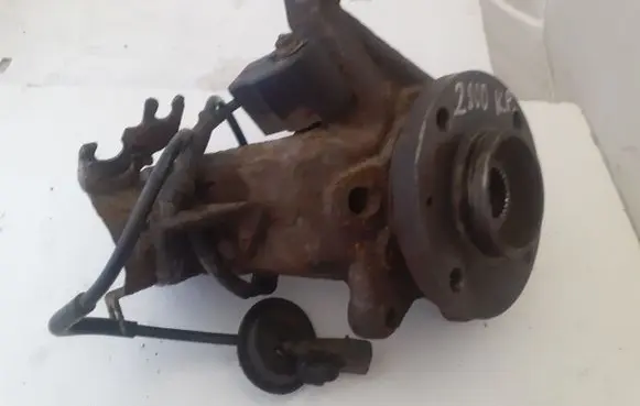 Citroen Xsara Picasso Front wheel hub