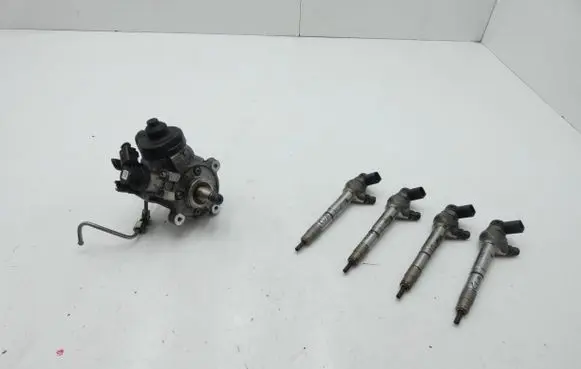 Seat Leon (5F) Fuel injection high pressure pump 0445010537 04L130755D