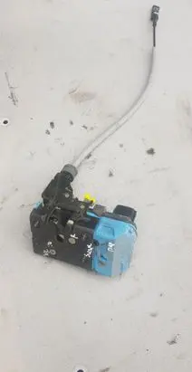 Volvo XC90 Front door lock 30663042