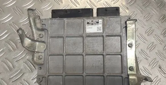 Toyota Auris 150 Engine control unit/module 8966102S50