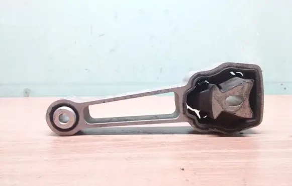 Volvo XC60 Engine mount bracket 30793322