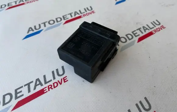 BMW 5 E39 Glow plug pre-heat relay 2246919 12212246919