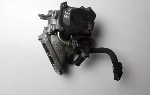 Volkswagen Golf VII Throttle valve 04L128063T