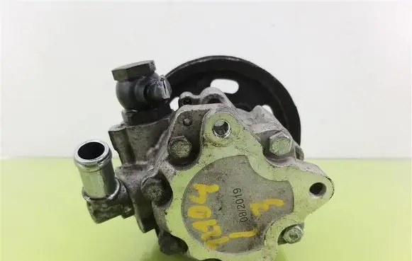 Volkswagen PASSAT B5 Power steering pump 
