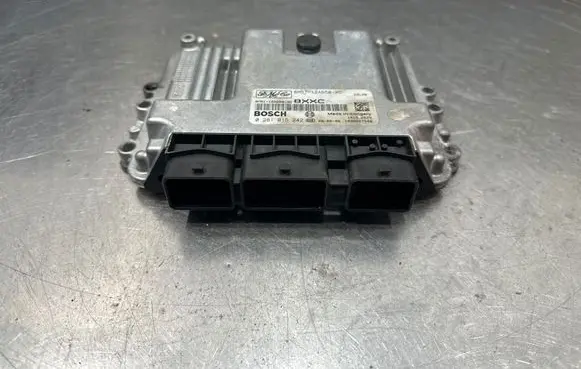 Ford Focus Engine control unit/module 8M5112A650XC 0281015242