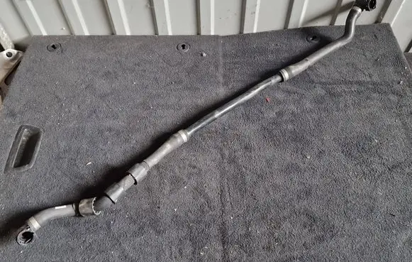 Engine coolant pipe/hose