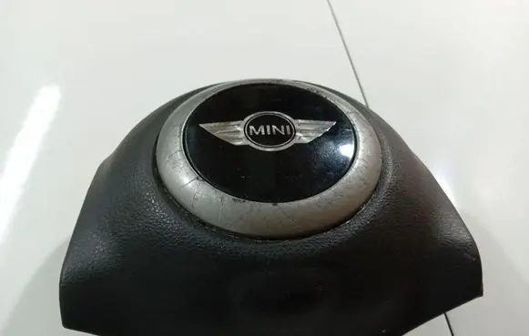 Steering wheel airbag