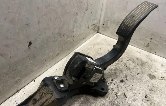 Hyundai Santa Fe Accelerator throttle pedal 0463A2B100
