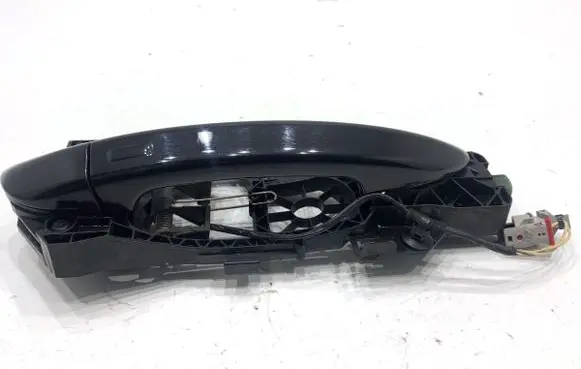 Volkswagen PASSAT B7 Rear door exterior handle 