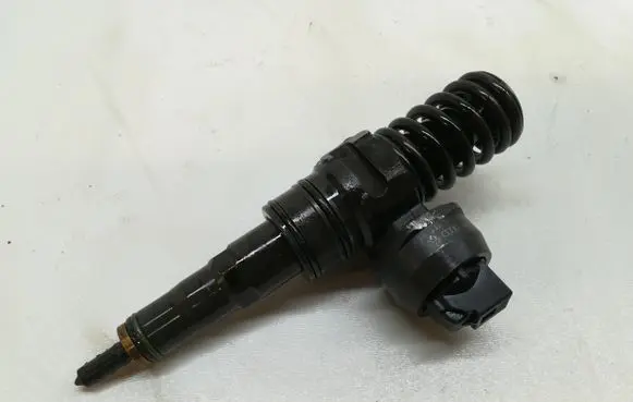 Skoda Octavia Mk2 (1Z) Fuel injector 038130073BN