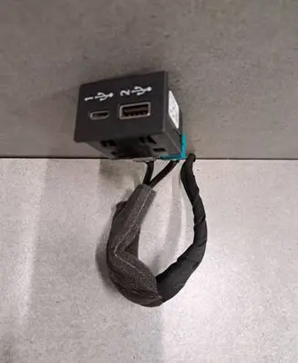 Nissan Leaf II (ZE1) USB socket connector SN000485 352731420A 280236NK0A