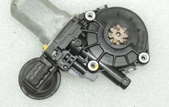 Suzuki Swift I Front door window regulator motor 8344063J50