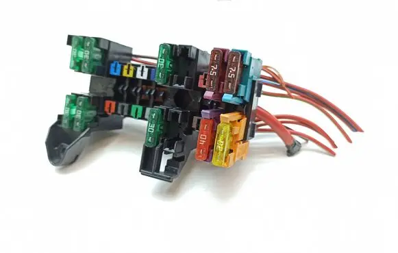 Mercedes-Benz C W203 Fuse module 2035400050 08200500 1040057950
