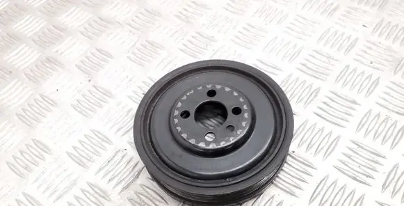 Volkswagen PASSAT B8 Crankshaft pulley 04L105243