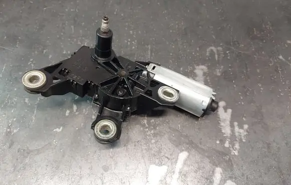 Volkswagen Golf IV Rear window wiper motor 1J9955711