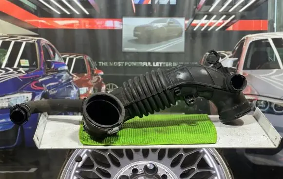 Air intake hose/pipe