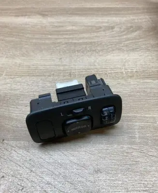 Toyota Yaris Wing mirror switch TOYOTAMIRRORSWITCH
