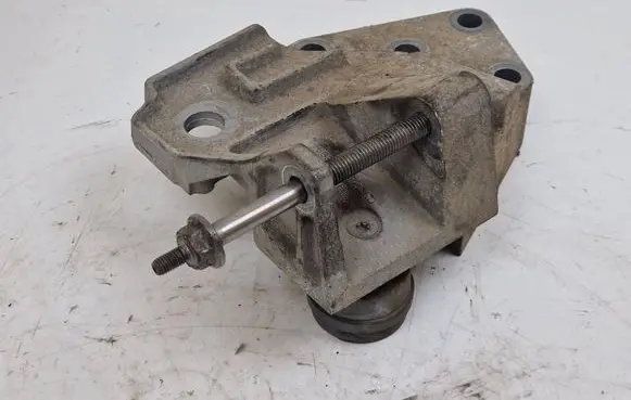 Land Rover Freelander 2 - LR2 Engine mounting bracket 6G926P096CD