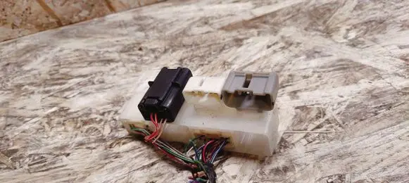 Lexus SC 430 Relay mounting block 