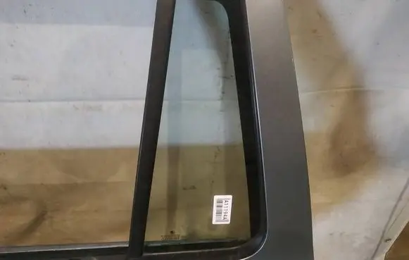 Skoda Octavia Mk2 (1Z) Rear vent window glass AS2