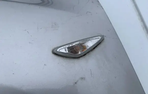 Mazda 6 Front fender indicator light