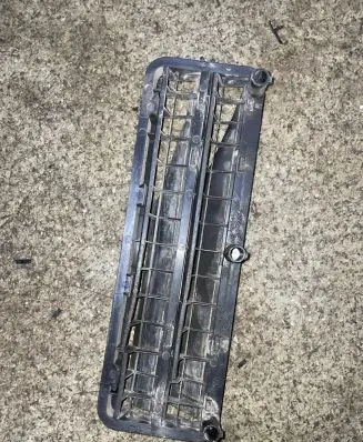 BMW 7 E38 Quarter panel pressure vent 64228151887