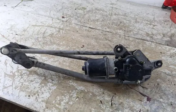 Mazda 2 Front wiper linkage and motor