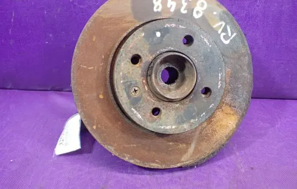 Volkswagen Golf III Front wheel hub spindle knuckle