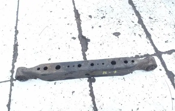 Rear control arm