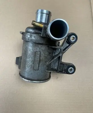 Mercedes-Benz C W205 Water pump 2742000107