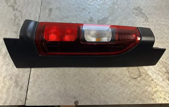 Renault Trafic III (X82) Rear/tail lights 265504656R