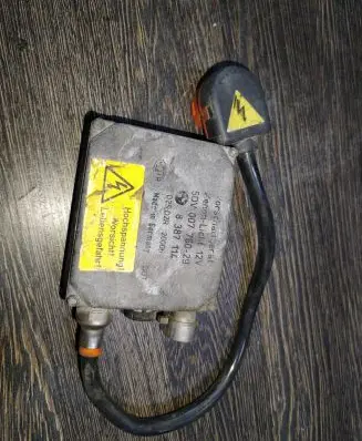 BMW 5 E39 Headlight ballast module Xenon 5DV00776029 8387114