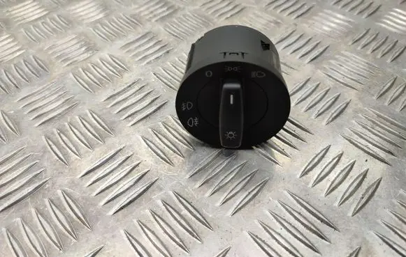 Volkswagen Golf VI Light switch